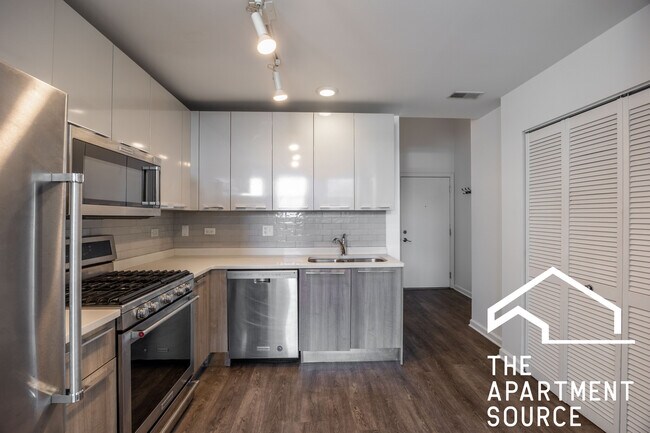 Photo - 930 W Dakin St Unit 301