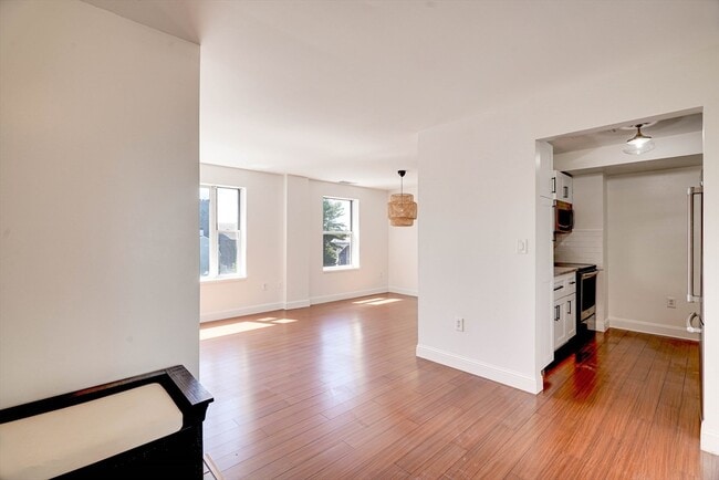 Photo - 289 Essex St Unidad 407