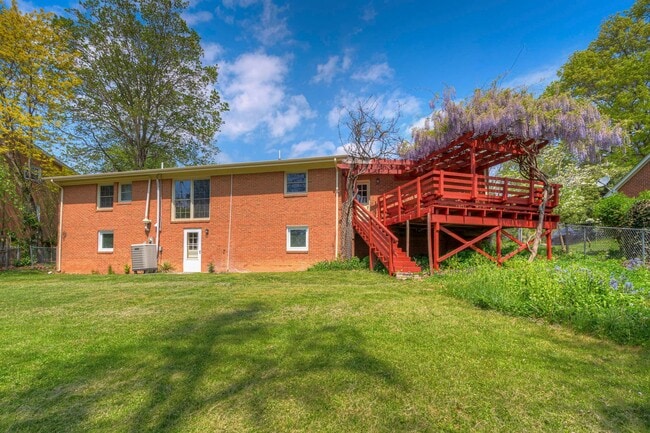 Photo - 507 Stonegate Dr