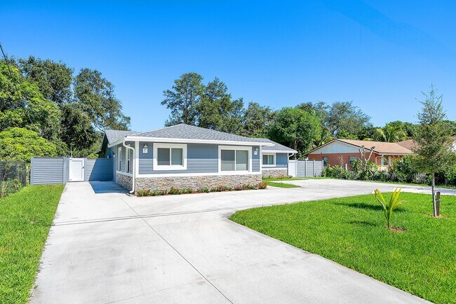 Photo - 611 Davis Rd
