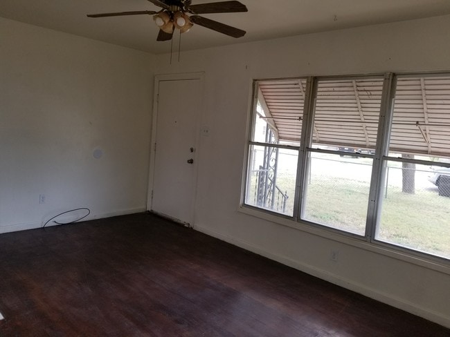 Photo - 4607 Preston St