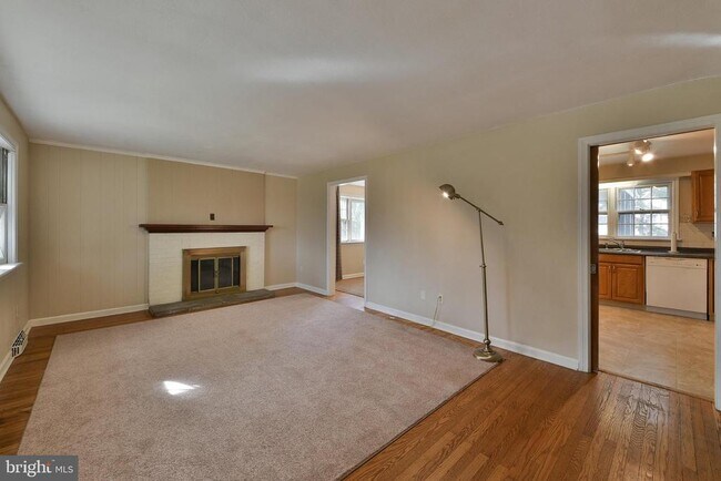 Photo - 511 E Mill Rd