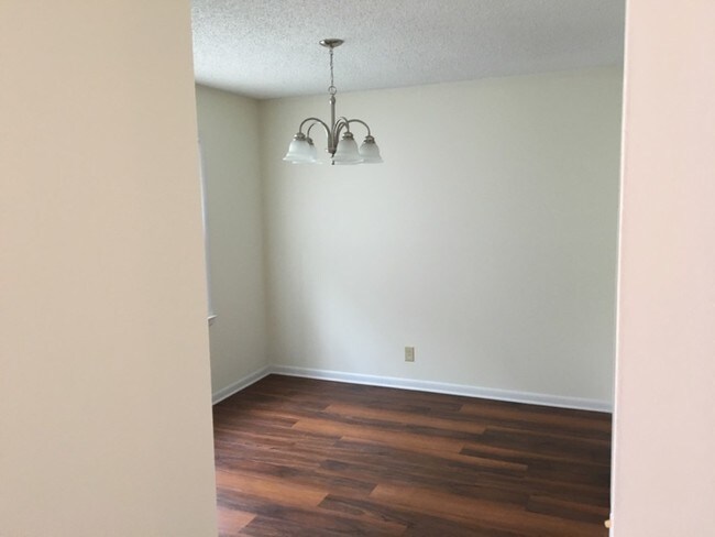 Photo - 573 Winding Creek Rd