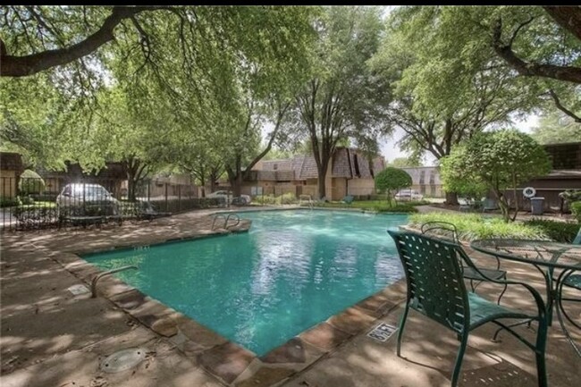 Photo - 3005 Tanglewood Park W Townhome