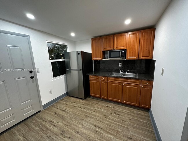 Building Photo - 571 SW 71st Pl Unit 2 Rental
