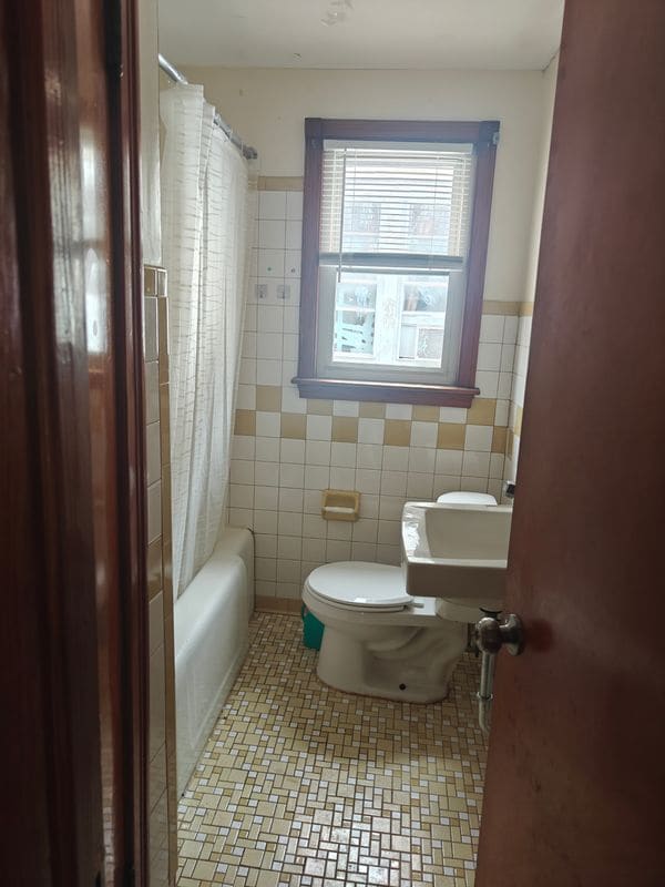 1302 Walden Ave Unit 2nd