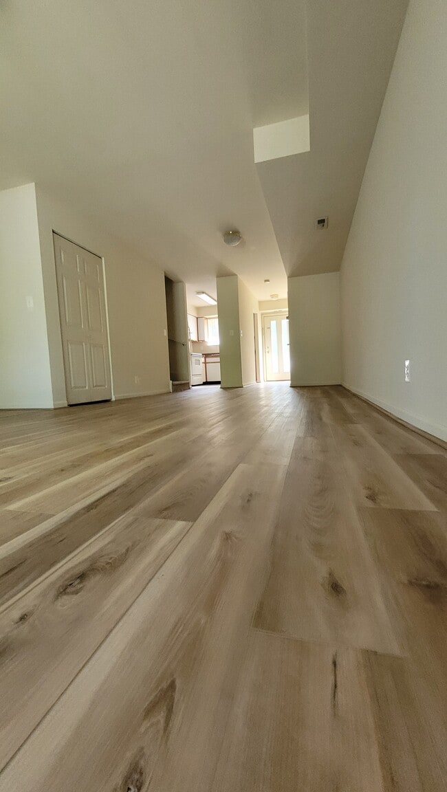 Living/dining area - 516 Welsh Rd