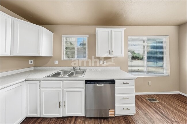 1836 N Stallion Ln
