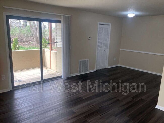 Photo - 6063 In the Pines Dr SE