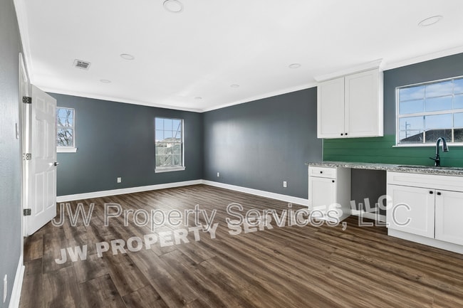 Photo - 2632-34 Annette St