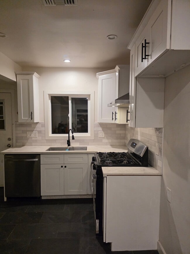 746 N Virginia Ct