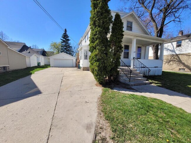 Photo - 224 S Clay St