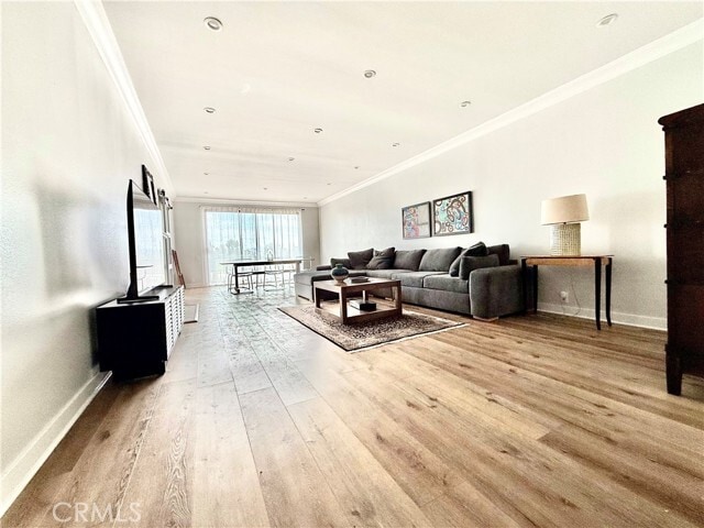 Building Photo - 4454 Ventura Canyon Ave Unit 305 Rental