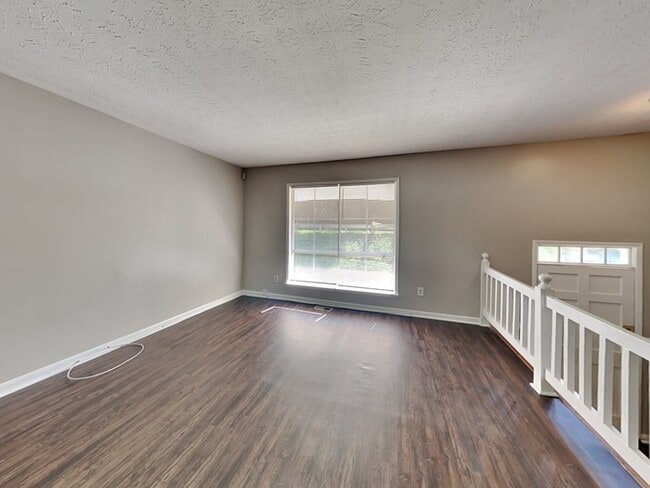 Photo - Lease by 9/15 & get Sept rent FREE Nice 4 ...