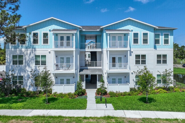 Photo - Bayou Court Apartments