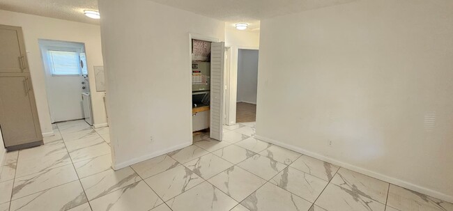 Building Photo - 2861 NW 15th Ct