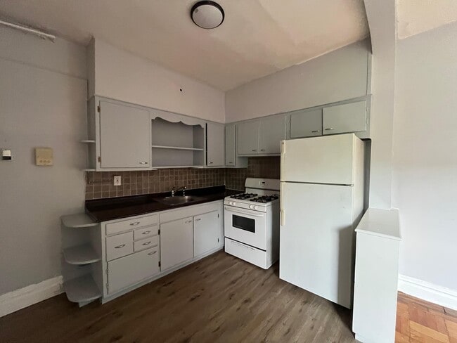 Building Photo - 165 Hutton St Unit 9