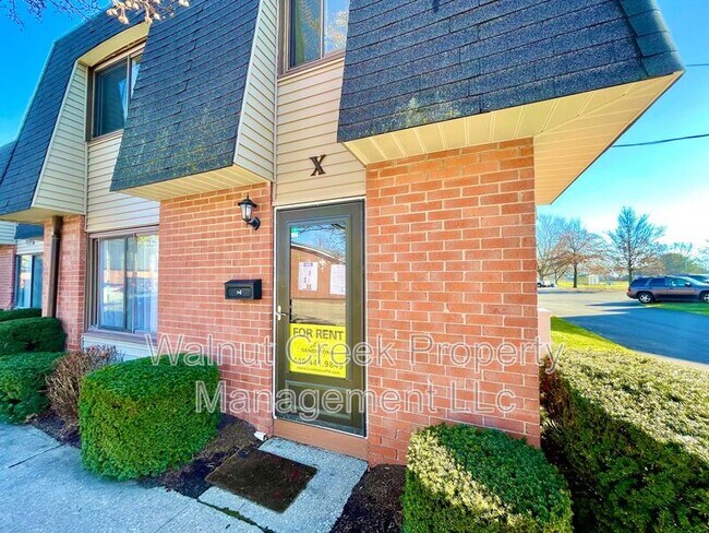 Building Photo - 216 Moore Rd Unit 3X Rental