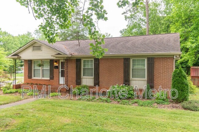 Photo - 1301 Pierson Dr House
