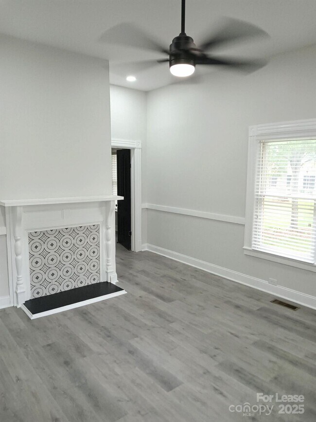 Photo - 238 S Main St Unidad a