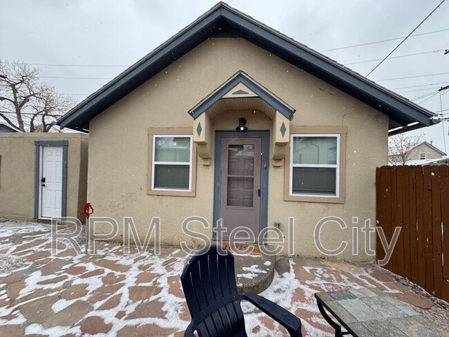 Building Photo - 512-512 1/2 W 10th St