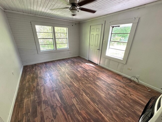 Photo - 1 Bedroom- 1 Bathroom- (with bonus room) House in Shannon!