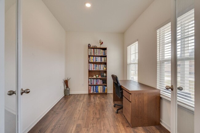 Photo - 4 bed/2.5 bath in Kingsport, TN