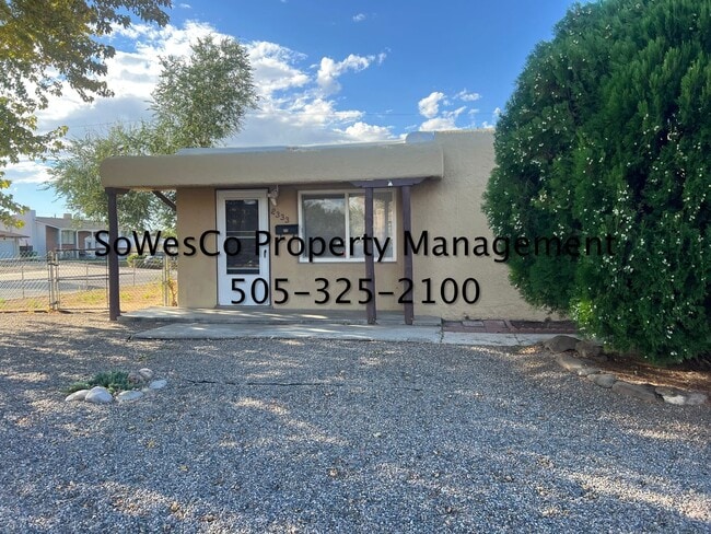 Photo - 3 Bedroom 2 Bath, 1 Car Garage and new flooring!