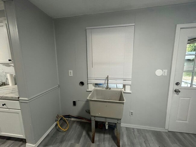 Photo - 25511 Pennie St