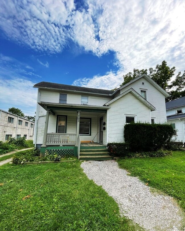 Building Photo - 703 Pearl St Unit #1