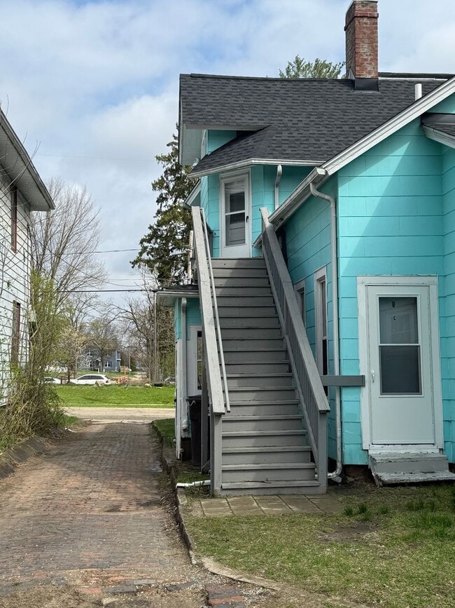 Photo - 311 W Mason St Unit Apt #B