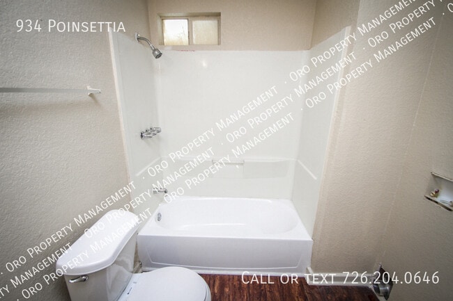 Photo - 934 Poinsettia-