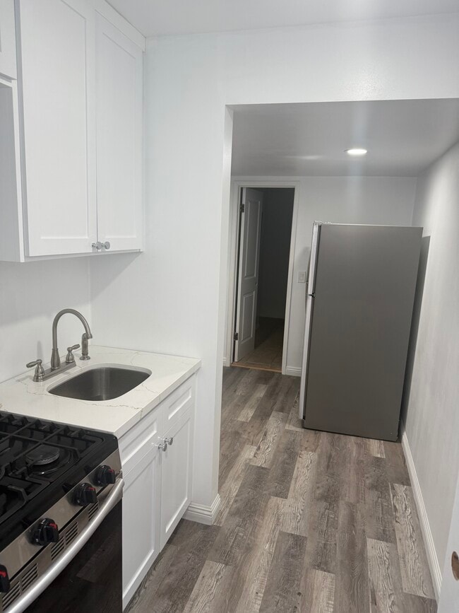 Photo - 1302 W 127th St