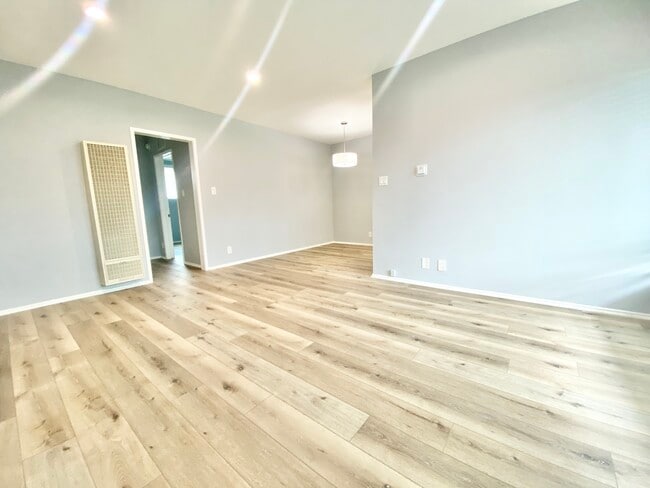Building Photo - 8701 Olin St Unit 6 Rental