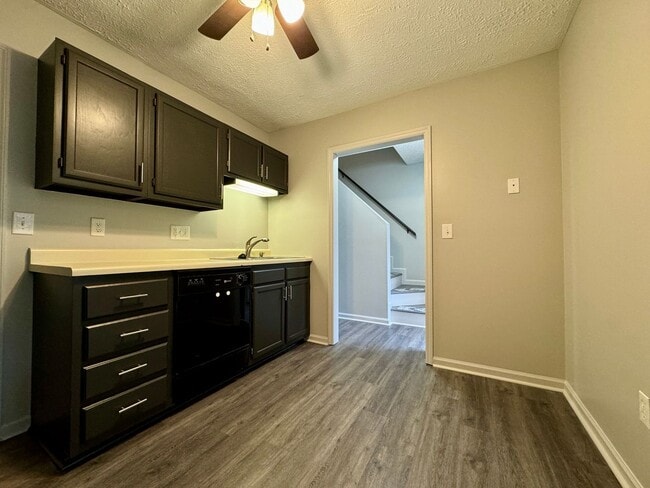 Photo - 207 Lester Pl