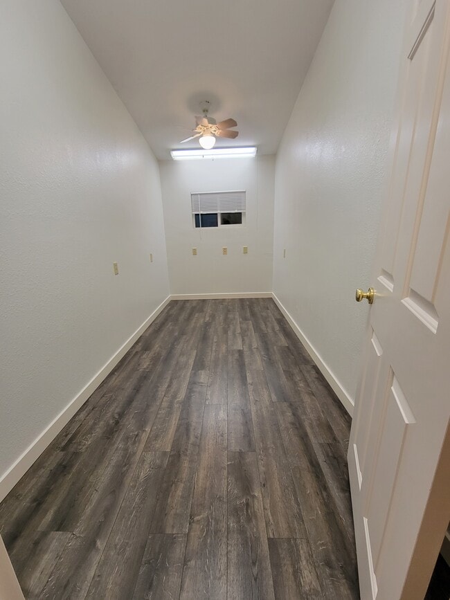 Office/ poss br 3 - 45337 Main St Unit Superior Ave