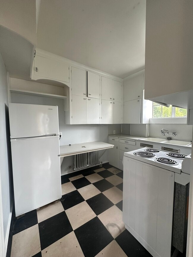 Photo - 18348 SE River Rd