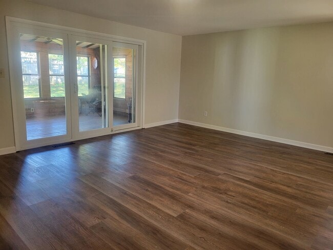 Photo - 1612 Lucks Rd