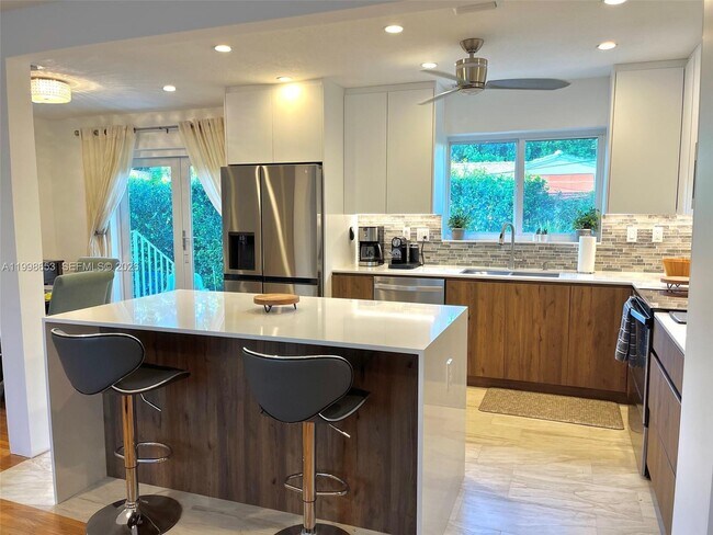 Photo - 411 Alesio Ave