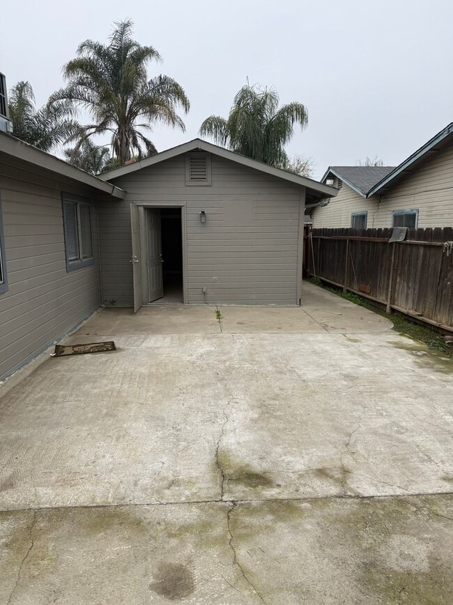 NEWLY RENOVATED 1BD 1BTH!! ALL UTILITIES INCLUDED! APPLY NOW!! - NEWLY RENOVATED 1BD 1BTH!! ALL UTILITIES INCLUDED! APPLY NOW!!