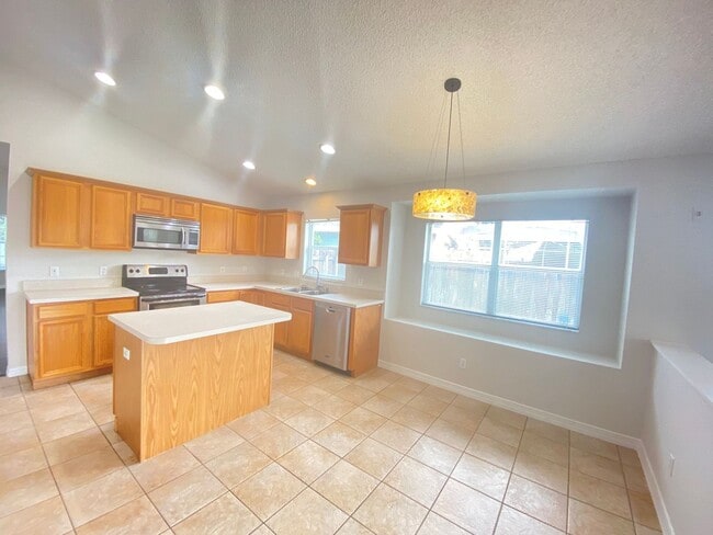 Photo - Lake Mary!  Ready to Move in!! Spacious 4/...