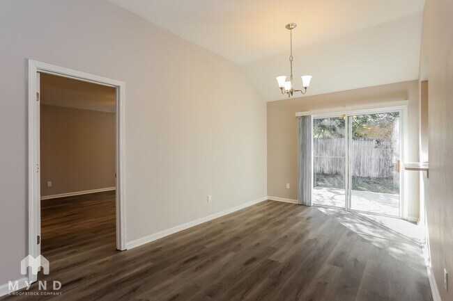 Photo - 15768 Canoe Creek Dr