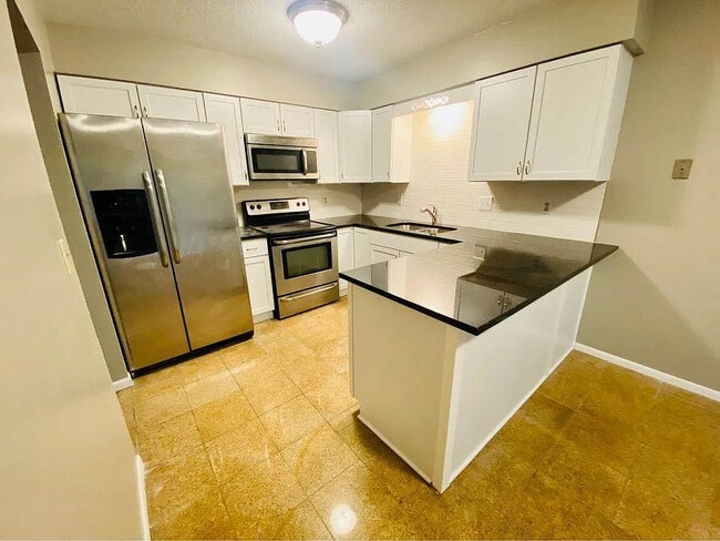 Photo - 7936 Lee Ave N Unidad 7932