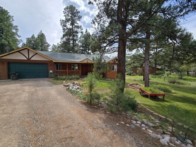 Photo - Beautiful 3 Bedroom Home in a Quiet Neighborhood