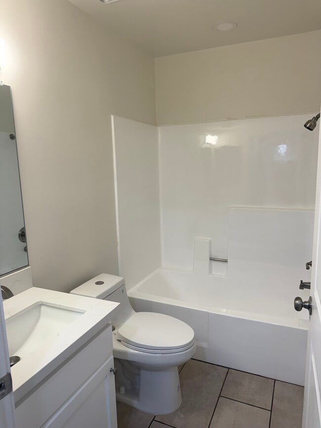 Photo - 1357 Armadale Ave Unidad 108