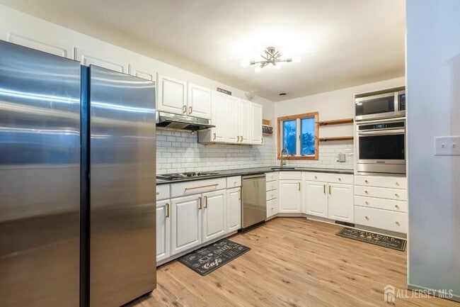 Photo - 339 Middle Rd