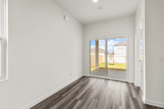 Photo - 927 Middlebury Farms