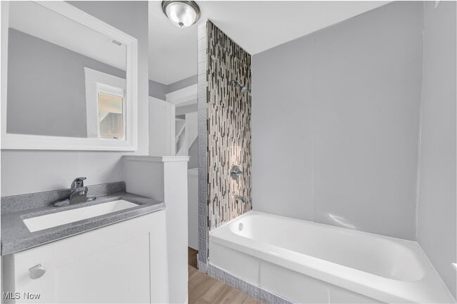 Building Photo - 11702 Brookfield Ave Unit 2/UP