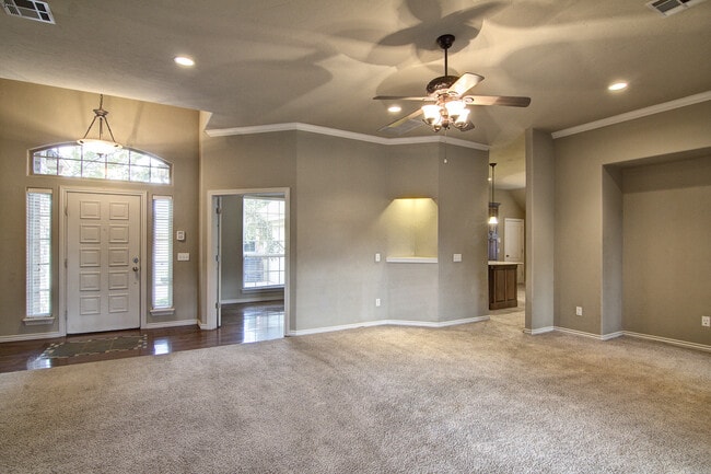 Photo - Spacious 3 bedroom/ Study -2264 sq ft.- Edmond Schools - Close to Quail Springs and Chisholm Cree...