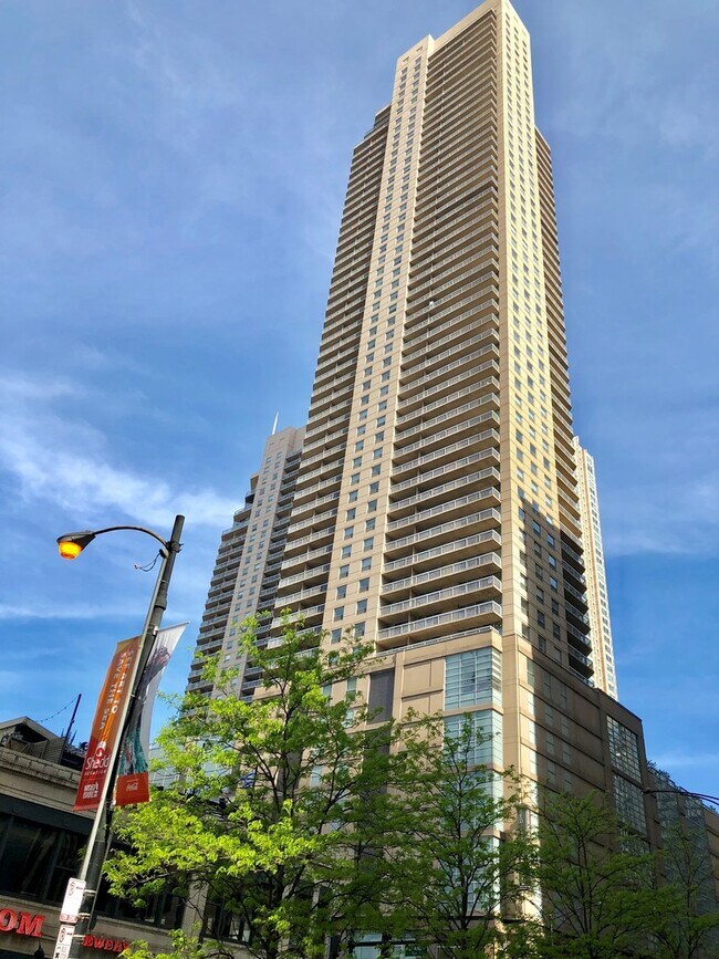 Building Photo - 545 N Dearborn St Unit W909